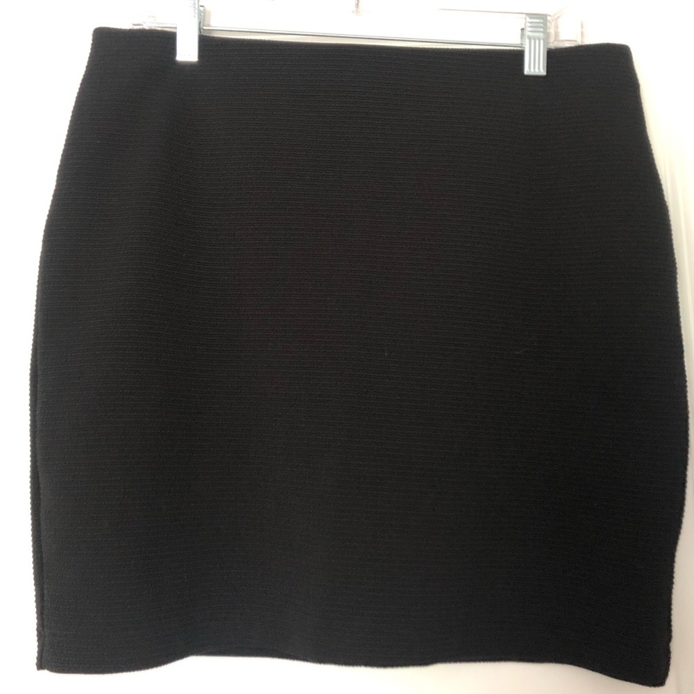 EUC H&M Black Mini Skirt (L)